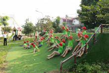 Trường MN Tam Hưng B, Huyện Thanh Oai   Trẻ HĐNT tại sân cỏ  9452